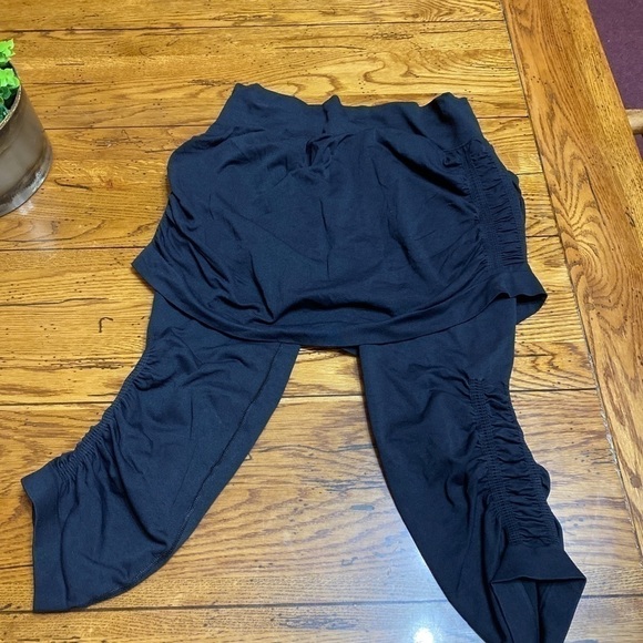 𝅺athleta Got Legs Skirted Leggings Size M. Black Capri cropped Active Stretch. - Picture 1 of 8